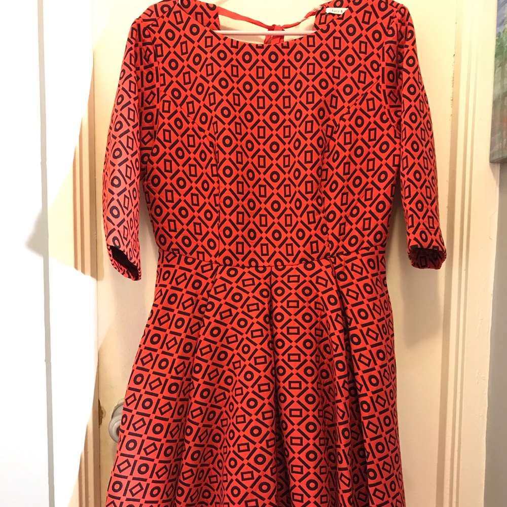 Elbow sleeve fit flare geometric red Lucy Paris